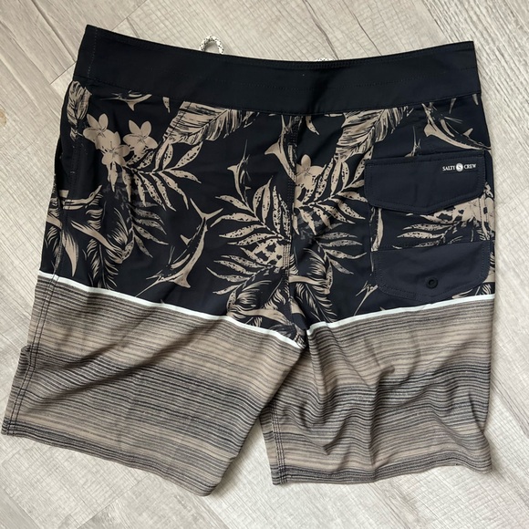 Men’s Salty Crew Swim Trunks - Picture 3 of 3